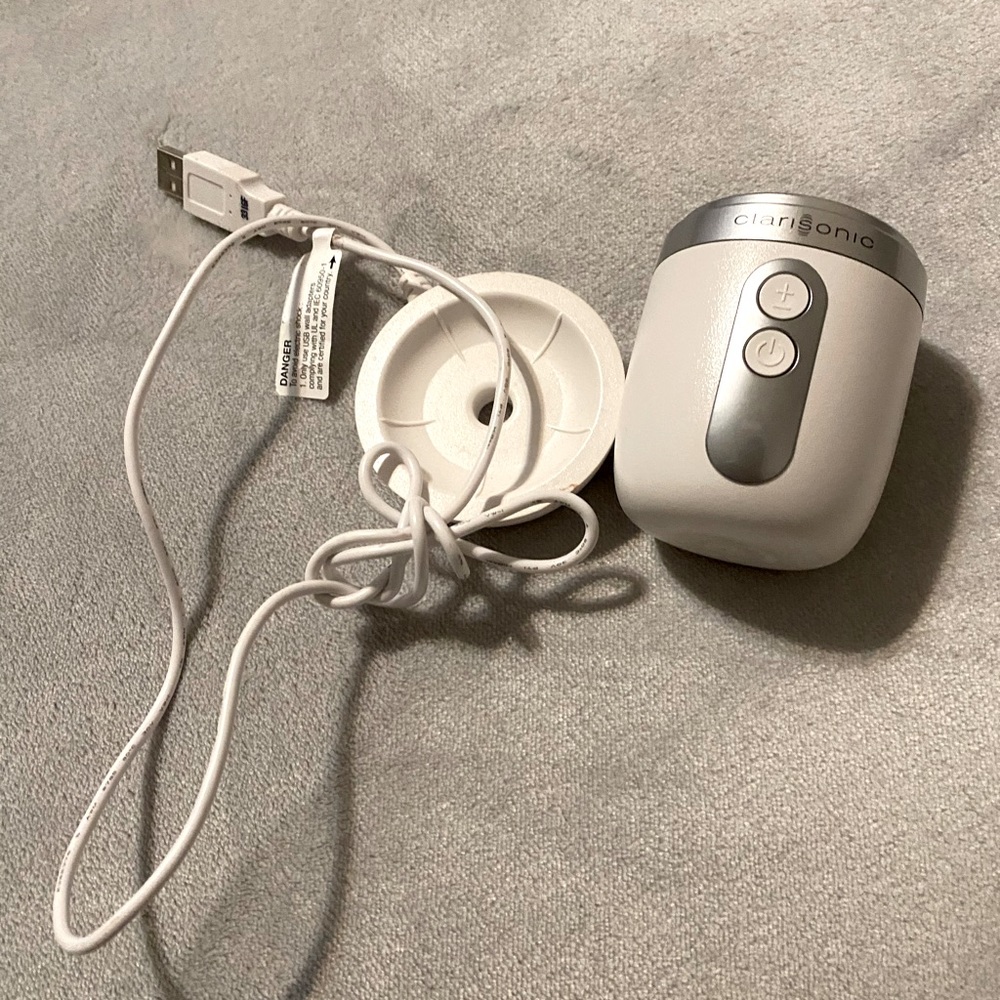 Clarisonic Mia Fit White and Charger